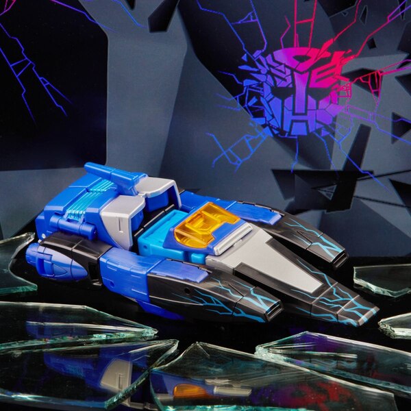 Transformers Generations IDW Shattered Glass Collection Blurr  (7 of 12)